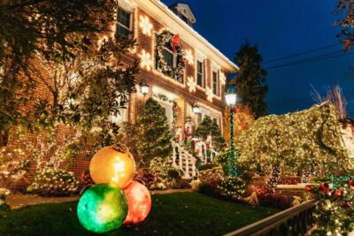 Dyker Heights Christmas Lights & Skyline View Bus Tour