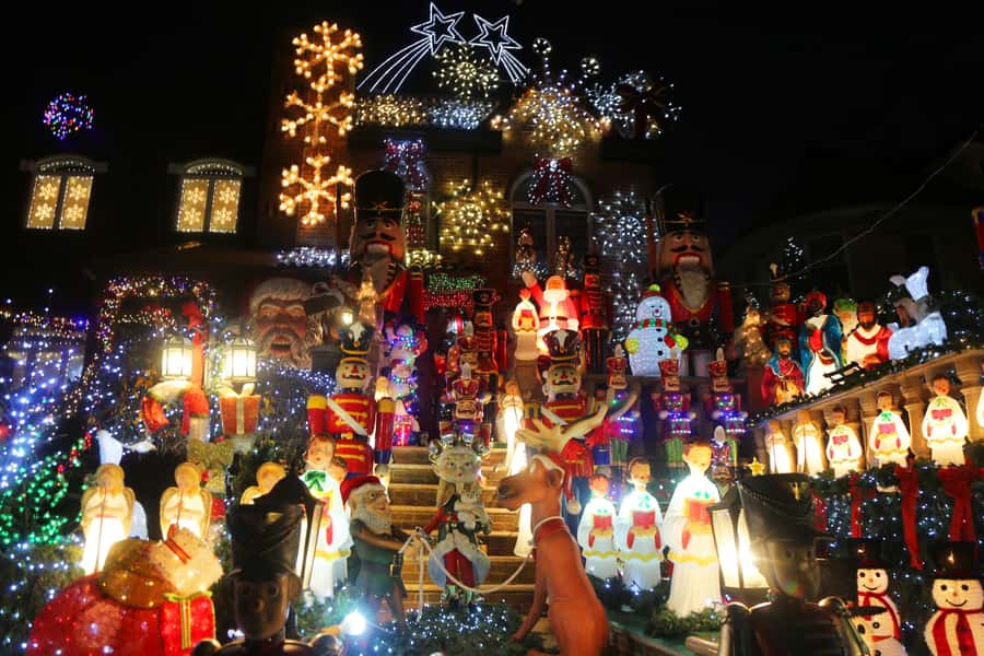 NYC: Dyker Heights Christmas Lights Tour with Hot Cocoa - Starting in Times Square at 211 West 43rd Street