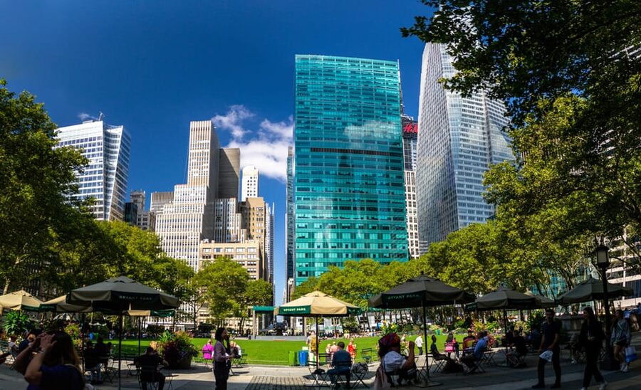 NYC: Eat 4 New York Foods & See 30 Sights Walking Tour - Finishing near Central Park and the Plaza Hotel