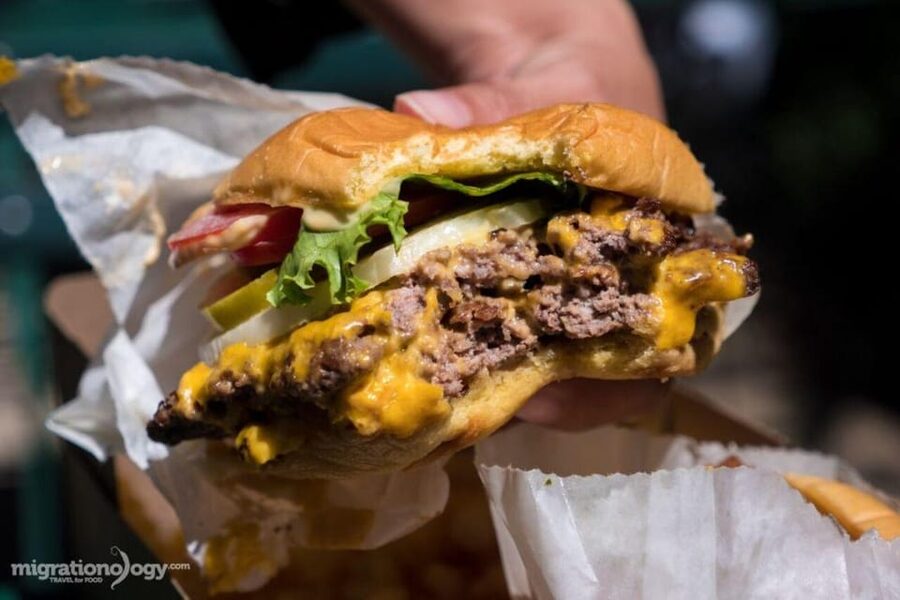 NYC: Eat 4 New York Foods & See 30 Sights Walking Tour - Starting at Federal Hall and Wall Street