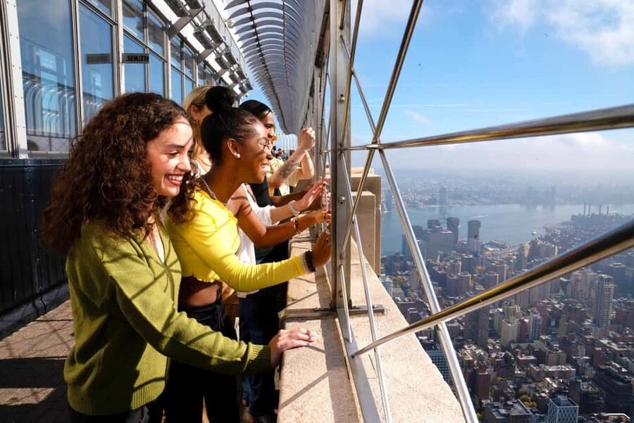 NYC: Empire State Building Express Tickets – Skip the Line - Entering through the red carpet at 20 West 34th Street