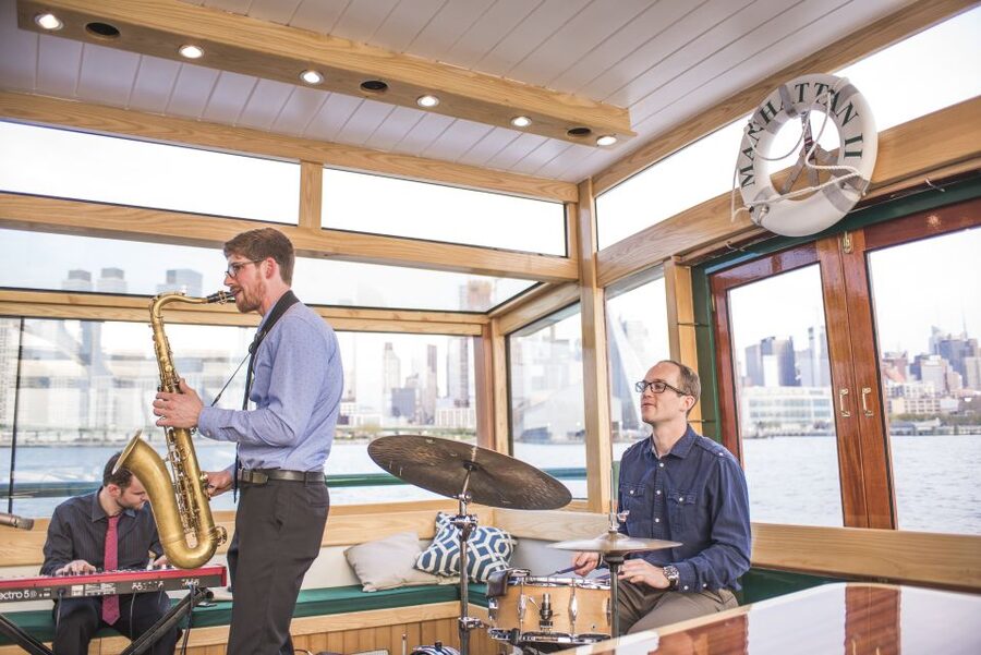 NYC: Evening Jazz Cruise on the Yacht Manhattan - Indoor comfort, open decks, and the food question