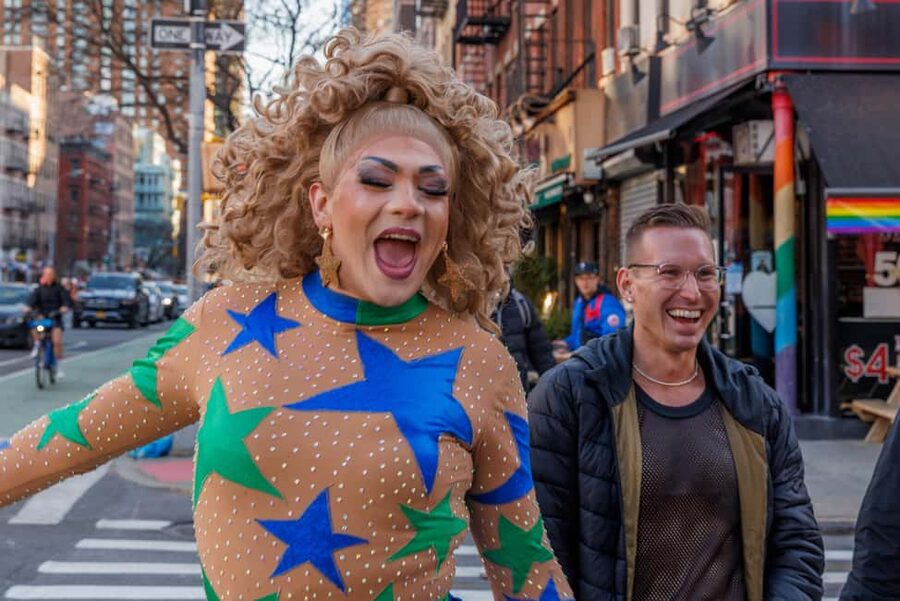 NYC: Fabulous Drag Night Out with a Drag Queen - A drag night with a local guide, not just a bar stop