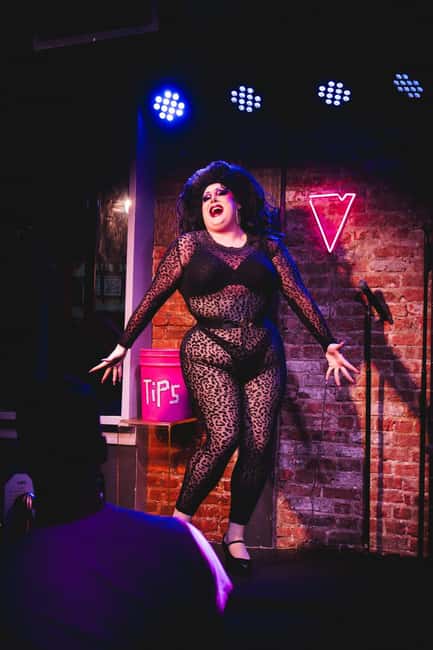 NYC: Fabulous Drag Night Out with a Drag Queen - The first 30 minutes at DBL
