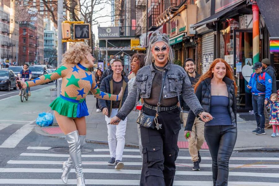 NYC: Fabulous Drag Night Out with a Drag Queen - Walking through Hell’s Kitchen after dark