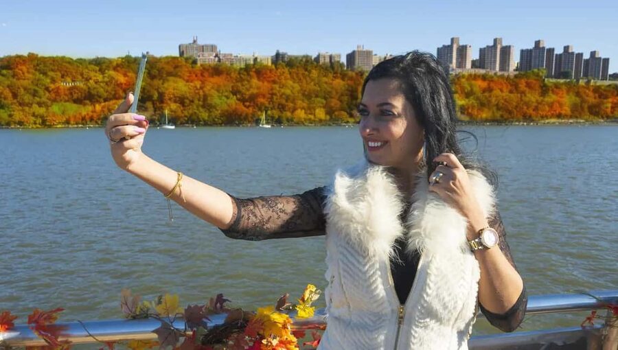 NYC: Fall Foliage Cruise with Live Guide - The Hudson view begins at Pier 40