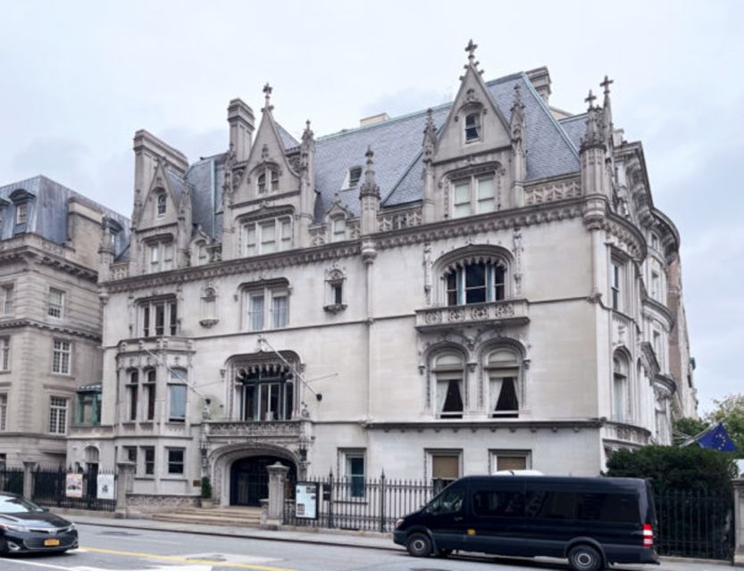 NYC: Fifth Ave Gilded Age Mansions Guided Walking Tour - Grand Army Plaza and the Plaza Hotel