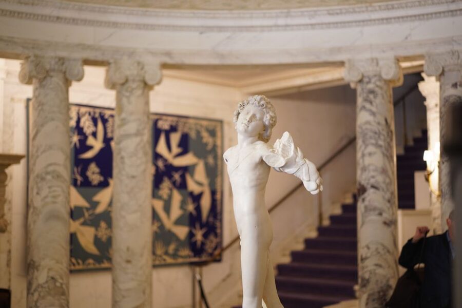 NYC: Fifth Ave Gilded Age Mansions Guided Walking Tour - Stories of money, marriages, and social competition