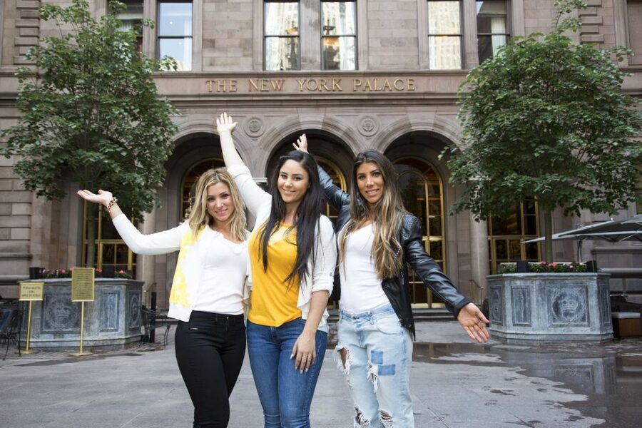 NYC: Gossip Girl Sites Bus Tour - Starting at the Palace Hotel on Madison Avenue