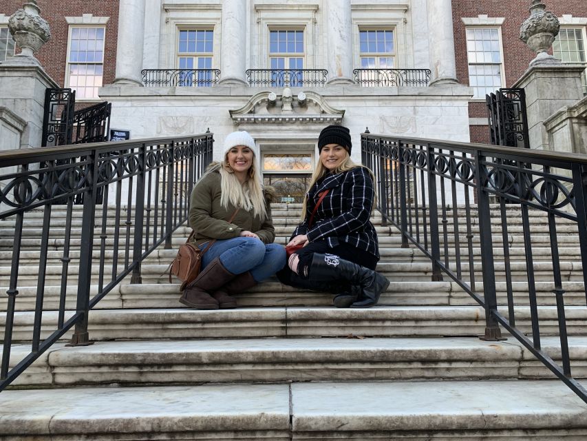 NYC: Gossip Girl Sites Bus Tour - The Palace Hotel and the world of the Upper East Side