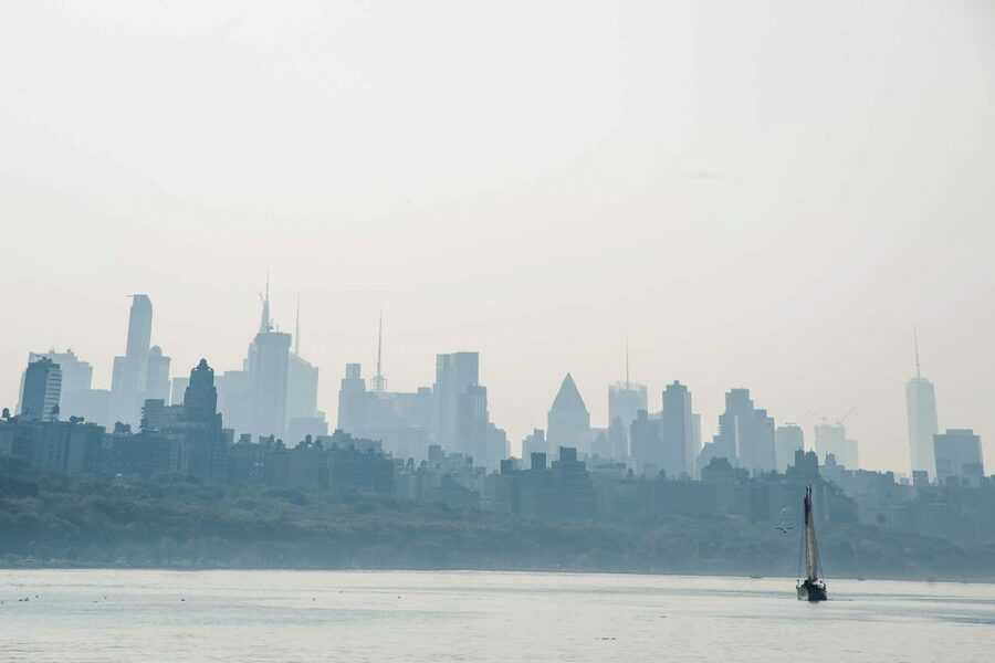 NYC: Grand Palisades Fall Foliage Yacht Tour - Choosing between the observatory and the bow