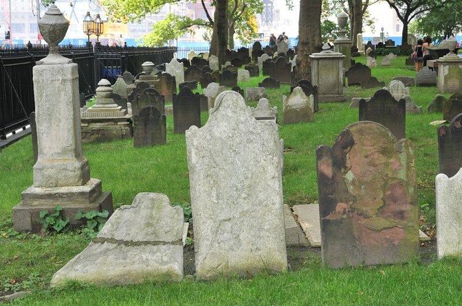 NYC Greenwich Village Ghost Tour - Washington Square Park after dark