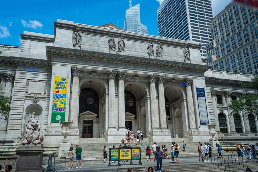 NYC: Half-Day Luxury Bus Tour of Top Highlights - Greenwich Village, SoHo, and Chinatown show New York’s variety