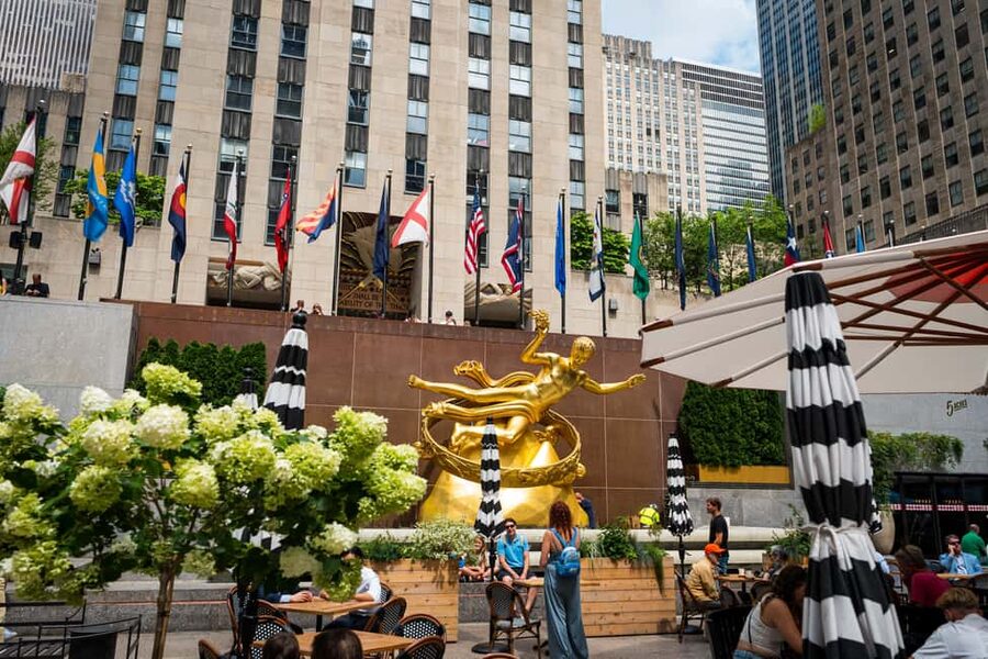 NYC: Half-Day Luxury Bus Tour of Top Highlights - Midtown begins with skyscrapers and famous addresses