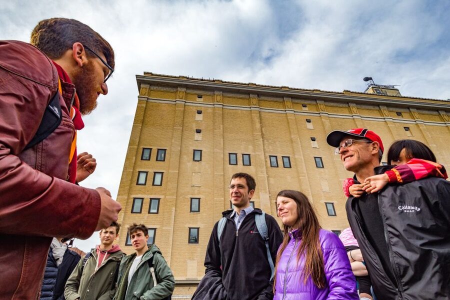 NYC: High Line, Chelsea, & Meatpacking District Walking Tour - Practical value at $39