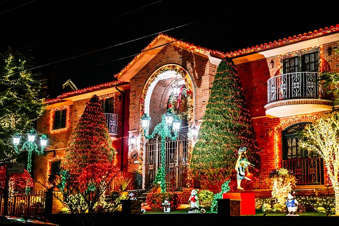 NYC: Holiday Lights and Dyker Heights Luxury Bus Tour - Meeting near 8th Avenue in Midtown