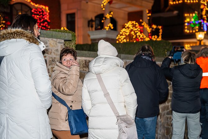 NYC: Holiday Lights and Dyker Heights Luxury Bus Tour - Returning to Rockefeller Center and the famous tree