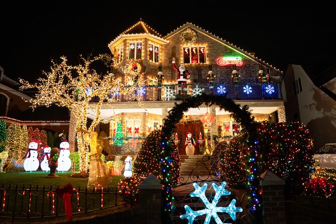 NYC: Holiday Lights and Dyker Heights Luxury Bus Tour - The main strengths and weak points