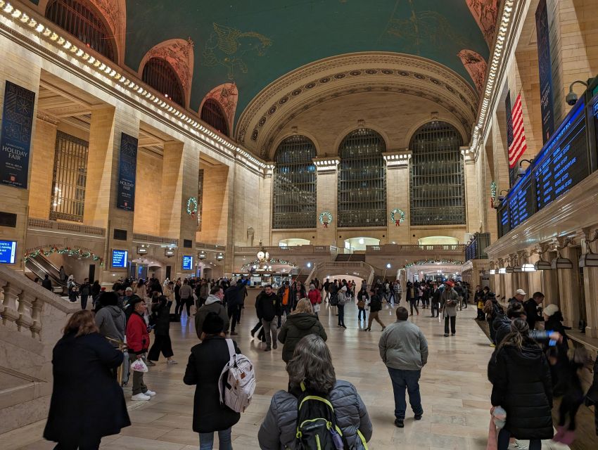 NYC: Holiday Lights Guided Bus Tour - A four-hour route through New York after dark