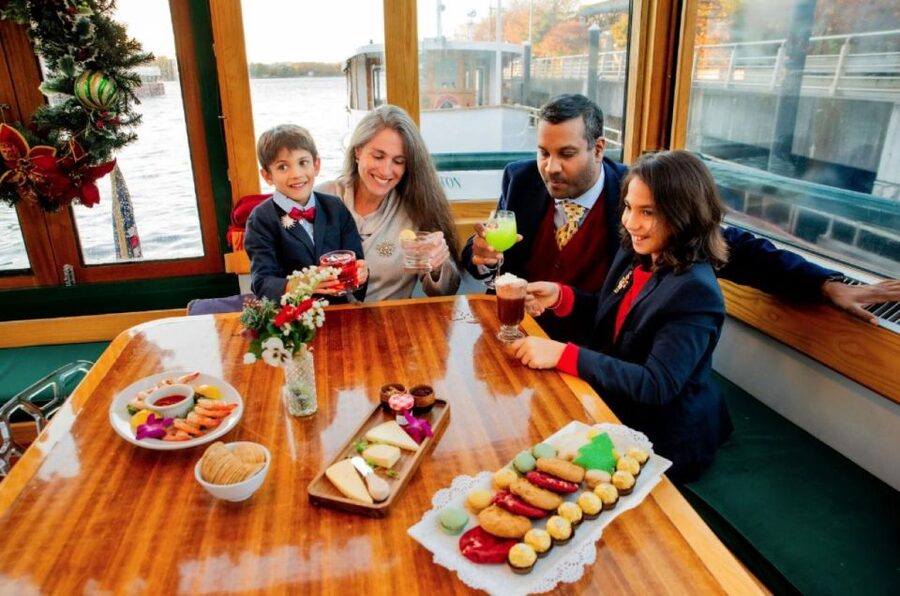 NYC: Holiday Yacht Cruise with Jazz, Cocoa & Carols - Key points to know before you book