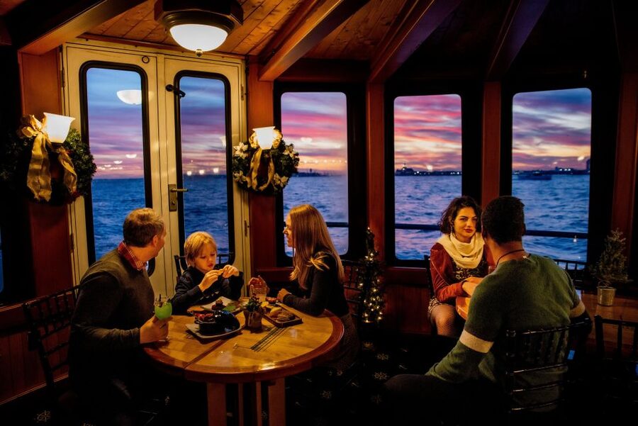 NYC: Holiday Yacht Cruise with Jazz, Cocoa & Carols - Jazz, carols, and a comfortable volume