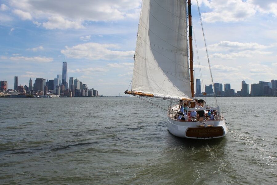 NYC: Hudson River Fall Foliage Sailing Trip - Drinks, blankets, and staying warm