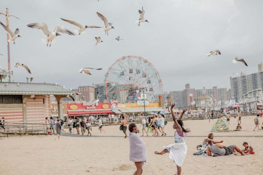 NYC: Iconic Brooklyn - Bridge, Dumbo & Coney Island tour - The jukebox finish and old-school New York mood