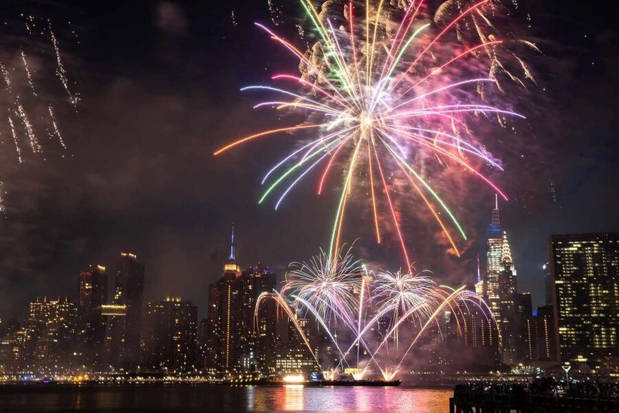 NYC: July 4th Fireworks Party Cruise with BBQ Buffet & Bar - The DJ keeps the night moving
