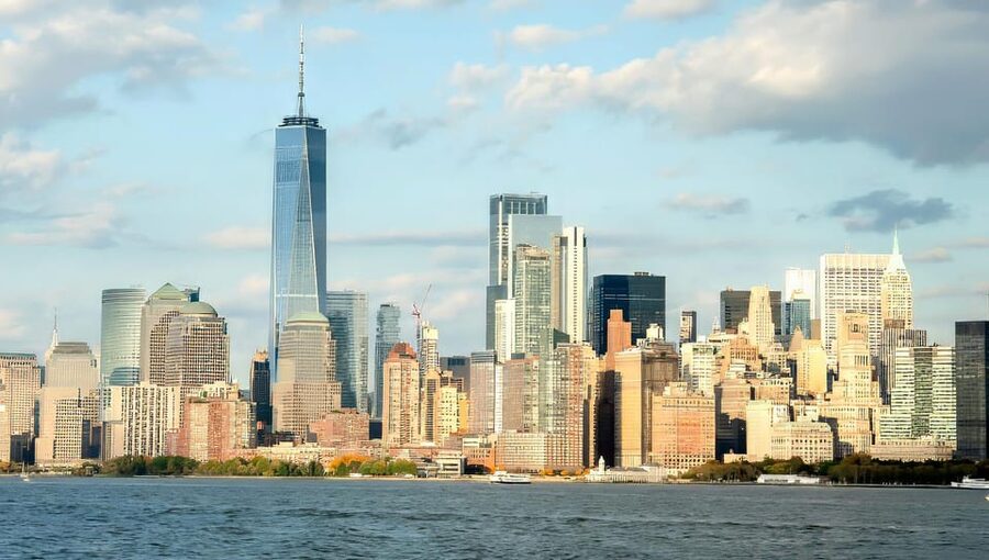 NYC: Liberty Cruise on New York Harbor with Live Guide - The Brooklyn Bridge and New York skyline