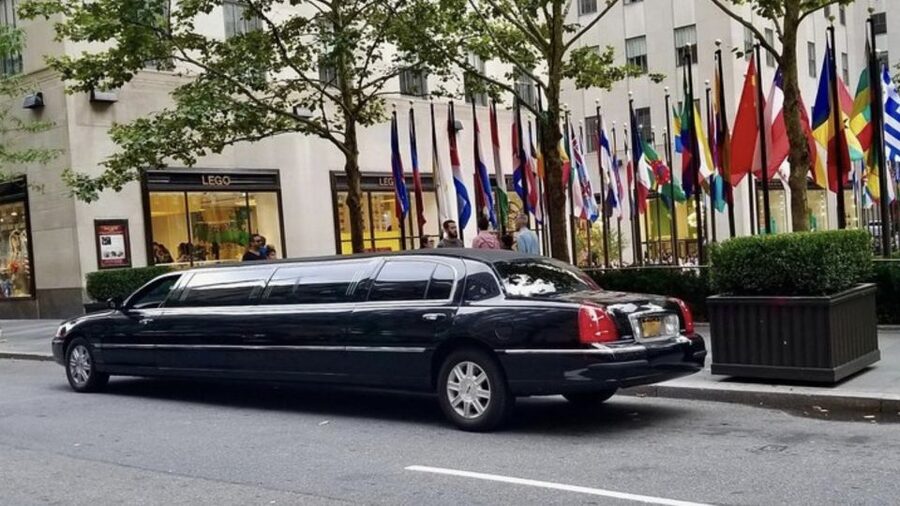 NYC Limousine Tour By Stretch Limo-King And Queen Limo NYC - The driver gives you flexibility, not a formal lecture