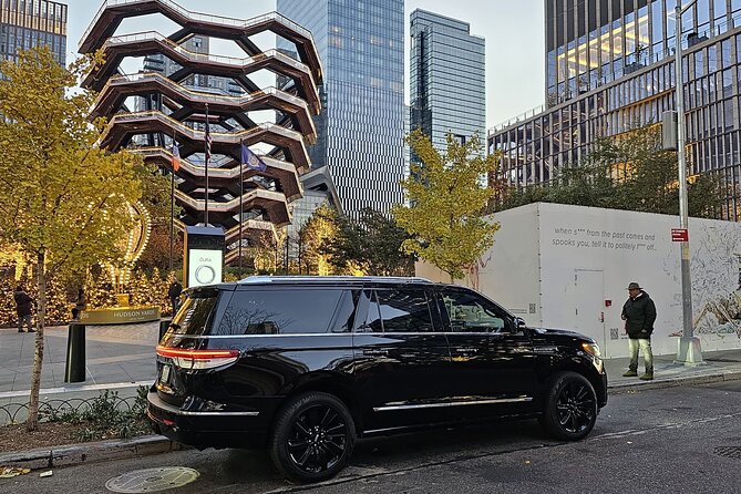NYC Limousine Tour (New York "NYC Limo Tour" Limo, SUV Or Van ) - The likely Manhattan sights and photo stops
