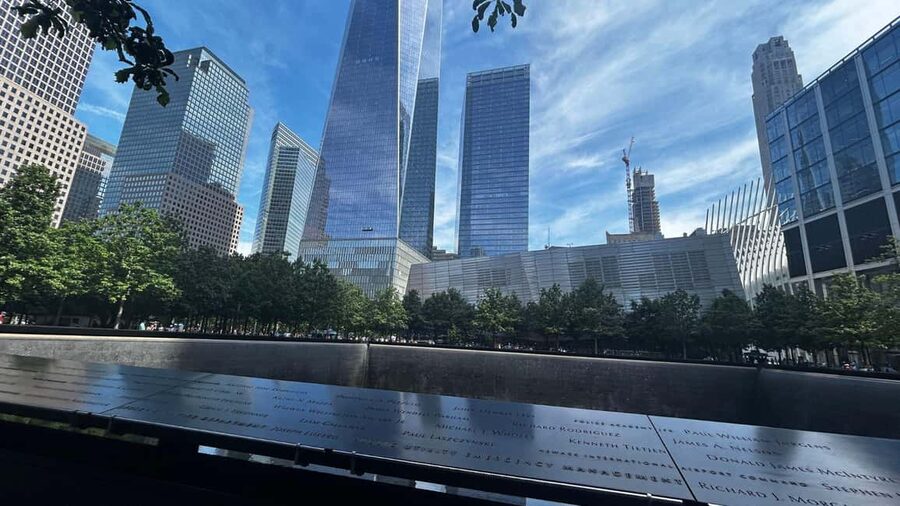 NYC Lower Manhattan Walking Tour & Freedom Tower Observatory - Federal Hall and the start of American government