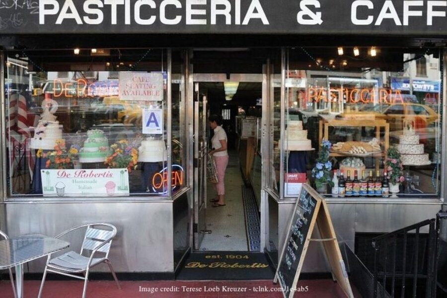 NYC: Mafia Experience and Local Food with NYPD Guide - Cannoli in Little Italy