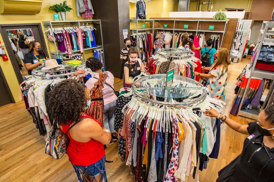 NYC: Manhattan Secondhand Shopping Day Tour - Key points at a glance