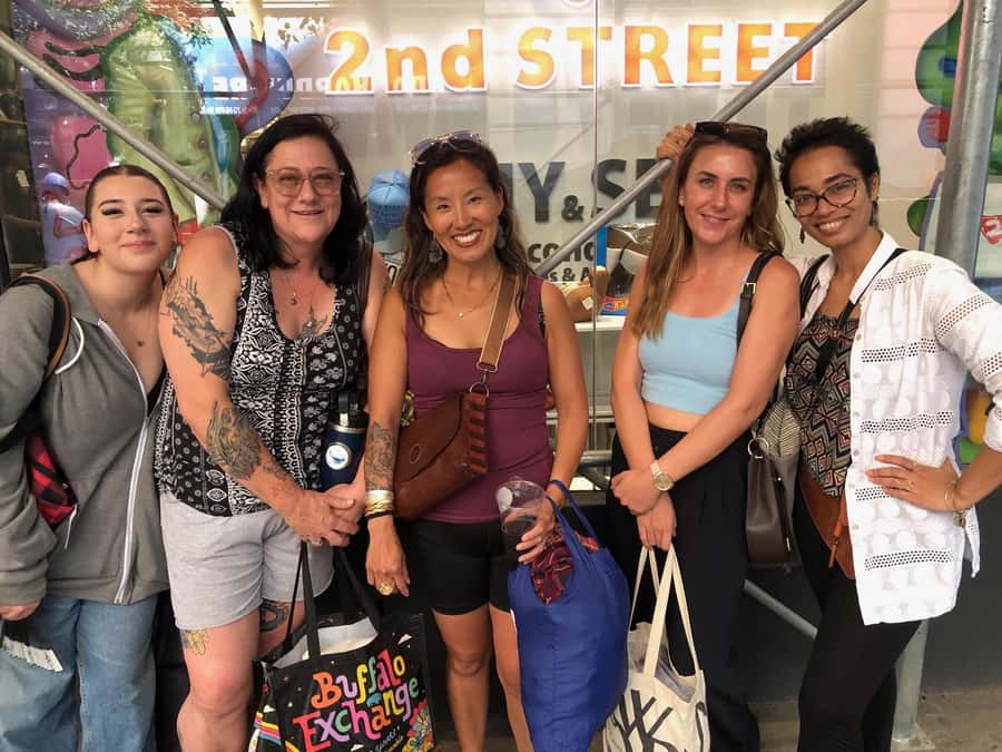 NYC: Manhattan Secondhand Shopping Day Tour - Why a personal shopper helps in Manhattan