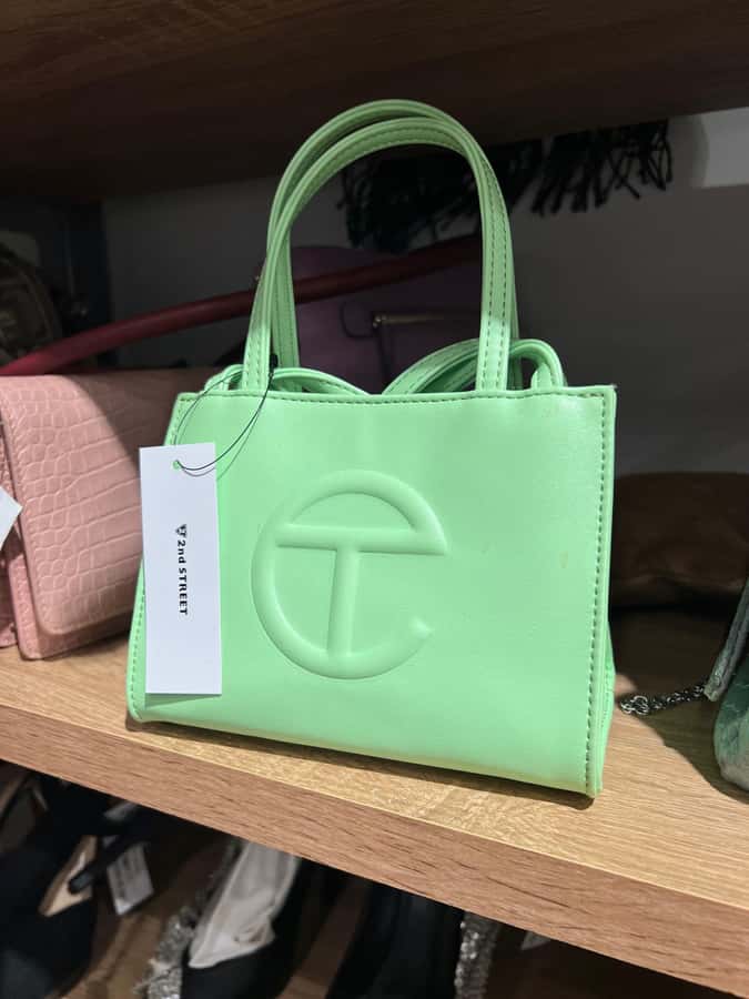 NYC: Manhattan Secondhand Shopping Day Tour - The guide makes or breaks the day