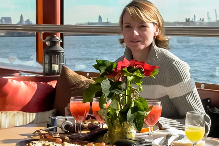 NYC: Manhattan Skyline Brunch Cruise with a Drink - The Manhattan skyline from the water