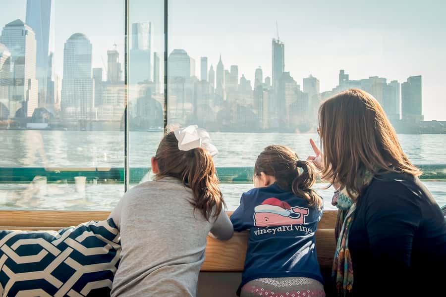NYC: Manhattan Skyline Brunch Cruise with a Drink - Price, timing, and who gets good value