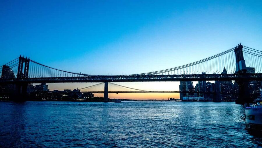 NYC: Manhattan Skyline Dining Cruise - Should you book the Manhattan Skyline Dining Cruise?