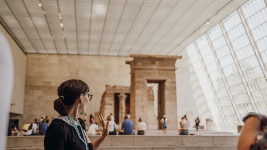 NYC: Meet the Met – Extended 3hr Small-Group Tour - Meeting your guide at the seated Pharaoh
