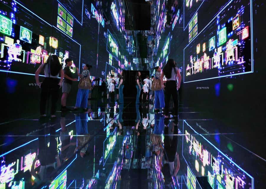 NYC: Mercer Labs Museum of Art and Technology - The 507,000-LED infinity room