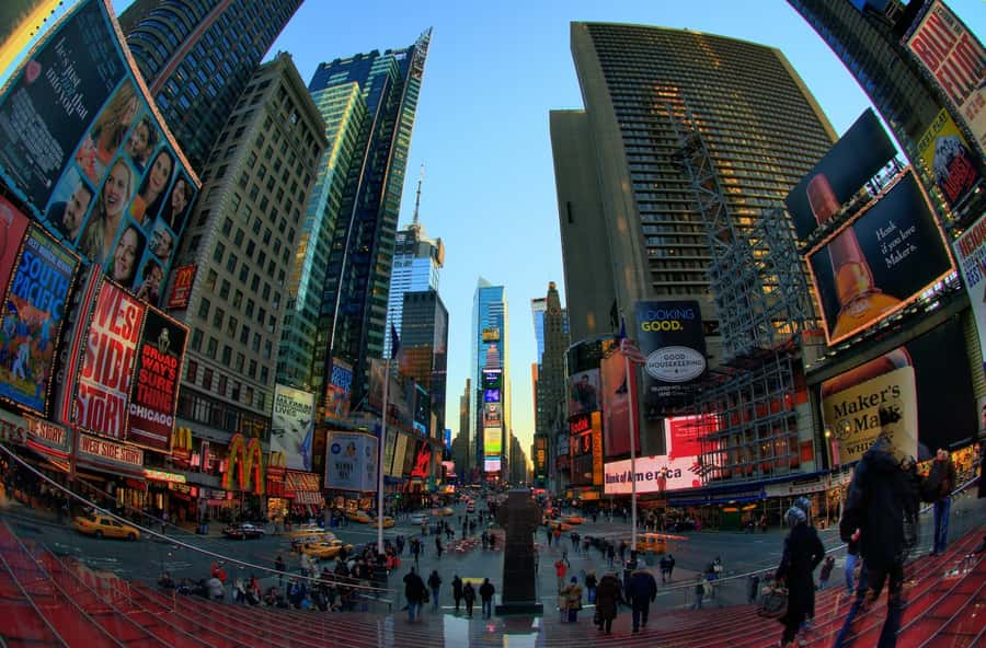 NYC: Midtown & Lower Manhattan Guided Tour - The Flatiron District and its triangular landmark