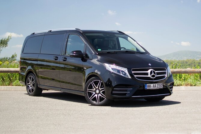NYC New York Airport EWR Private Transfer to Manhattan | Brooklyn - A private car instead of a shared shuttle