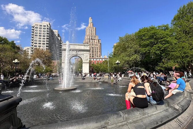 NYC: New York History & Landmarks Guided City Tour by E-Cart - Fifteen minutes in the West Village