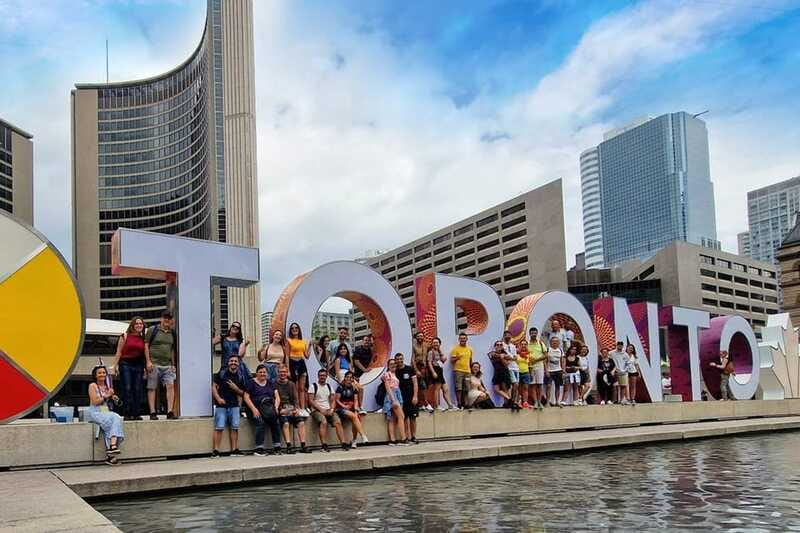 NYC: Niagara Falls, Toronto, Philadelphia & DC 5-Day Tour - Guides, languages, and the coach experience