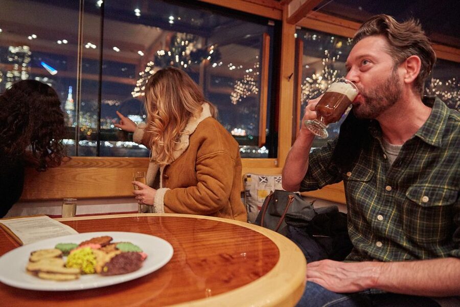 NYC: Night Holiday Lights and Cocoa Cruise - Key details before you book