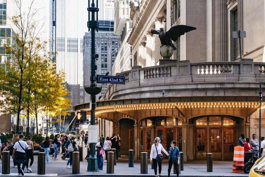 NYC: Official Grand Central Terminal Guided Tour - Vanderbilt Hall, the Tiffany clock, and overlooked details