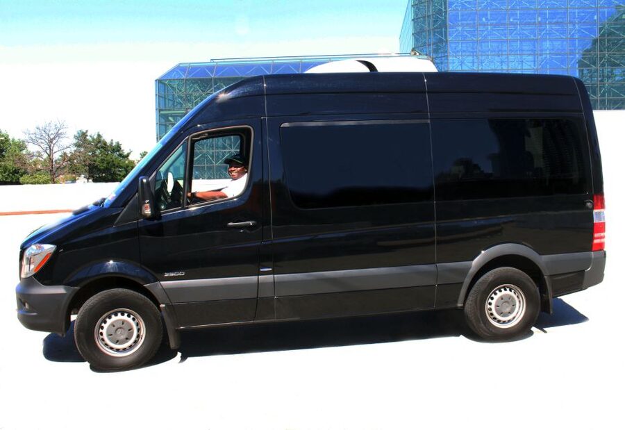 NYC: One-Way Transfer to/from JFK Airport and Manhattan - Waiting Time Is the Main Trade-Off