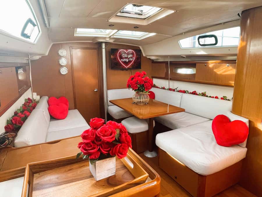 NYC: Private Champagne Sail to the Statue of Liberty - Governors Island, Liberty Island, and the return north