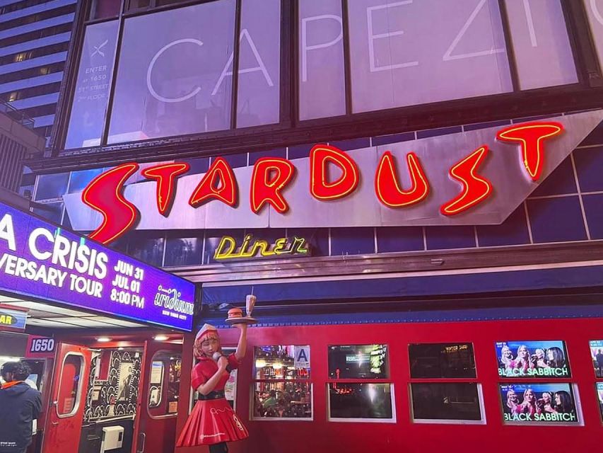 NYC: Private Home Alone 2 Stretch Limousine Tour with Pizza - A movie day that begins at your hotel